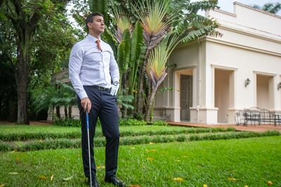Santiago Peña juega al golf en Mburuvicha Roga.
