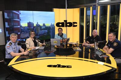 Crio. Gral. Carlos Benítez, comandante de la Policía Nacional; Crio. Gral. Insp. Óscar Pereira, viceministro de Seguridad Interna; Crio. Luis López, jefe del Departamento contra el Crimen Organizado de la Policía Nacional, en los estudios de ABC Cardinal.