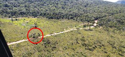 En círculo, el lugar donde fue emboscada con una bomba la camioneta del CODI, en el predio de la estancia Paraíso de Yby Yaú, en la misma zona donde el EPP secuestró el mes pasado a un docente jubilado, que fue liberado, y a dos peones, que después fueron ejecutados
Responder a ileguizamon@abc.com.py
Fecha 27-04-2022 16:20