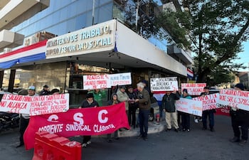 Gremios de trabajadores exige reajuste del salario mínimo.