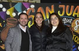 Joel Fernández, Carolina Molina, presidenta del CIT, y Fátima Laurent, presidenta del Comité de Eventos del CIT.
