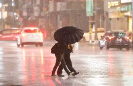 Foto de referencia de una tormenta en una ciudad.