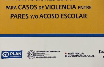 Autoridades educativas de Pilar, aplicaron el protocolo para casos de violencia luego de ser viralizado un video en donde dos alumnas se pelearon dentro de la institución educativa.