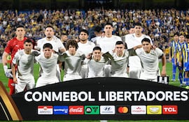Equipo presentado por Libertad el martes en el partido contra Rosario Central, en el estadio Gigante de Arroyito. El Guma lleva 10 partidos seguidos sin ganar en la Copa Libertadores, la peor racha de su historia.
