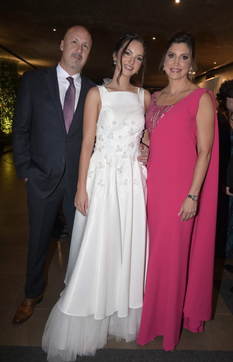 Santiago Gagliardone, Giuliana Gagliardone y Gabriela Sosa.