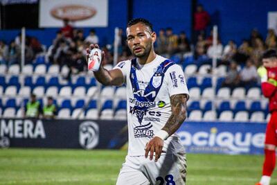 Celebración del delantero del Sportivo Ameliano, Jorge Sanguina, autor del tanto ganador frente a Sportivo Luqueño, en la ciudad de Itauguá. (Foto, gentileza prensa Ameliano)