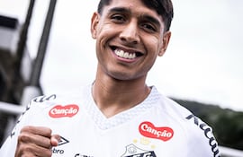 Alexis David Duarte Pereira (25 años), defensor paraguayo adquirido por el Santos de Brasil.