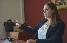 Claudia Aguilera, fiscal encargada de la investigación contra las peritos denunciadas.