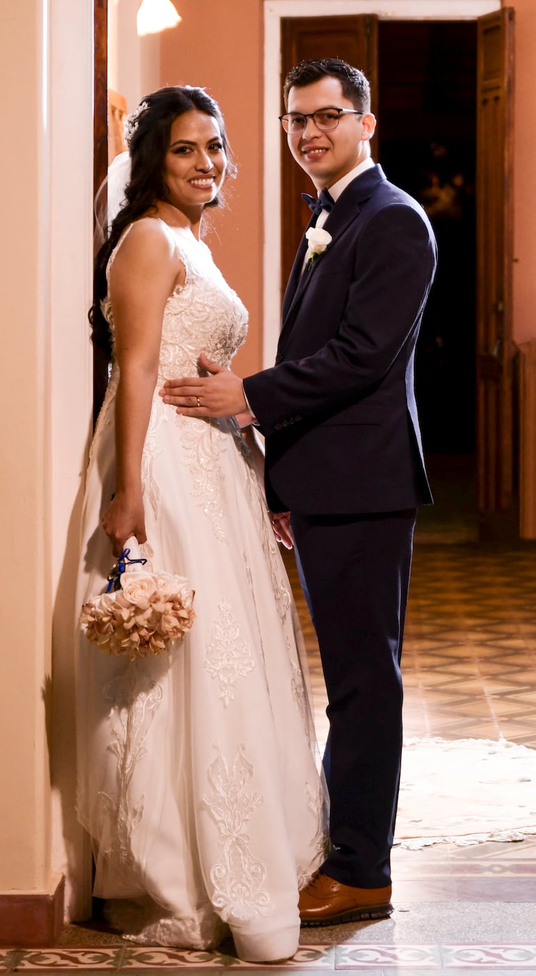 La sesión de fotos de los novios fue en el Yacht y Golf Club Paraguayo.