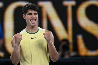 Carlos Alcaraz de España celebra su victoria sobre Richard Gasquet de Francia tras su partido de primera ronda el día 3 del Abierto de Australia 2024 en Melbourne Park en Melbourne, Australia, el 16 de enero de 2024.