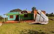 Una de las casas destechadas en la ciudad de Karapaí, Amambay.