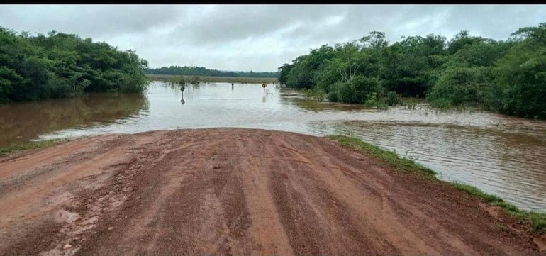 Dr. Bottrell queda prácticamente aislado por inundación de caminos tras las lluvias.