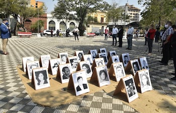En agosto se recordó también a las víctimas de la dictadura en la Plaza de los Desaparecidos.