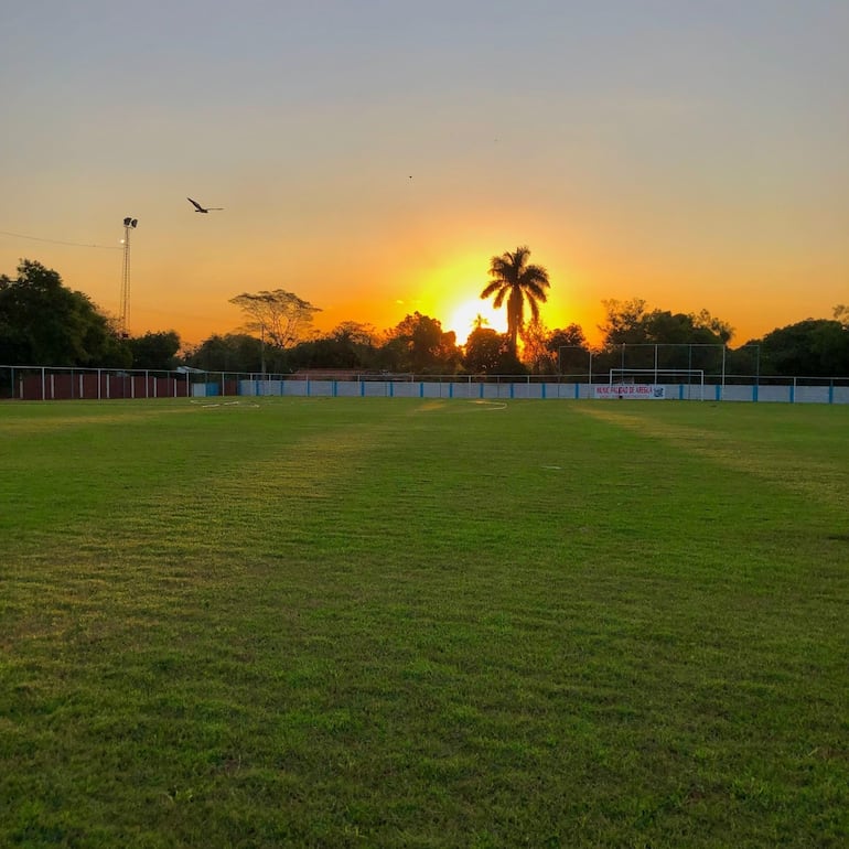 La cancha del Club 8 de Setiembre tuvo notables mejoras tras el "padrinazgo" del senador condenado.