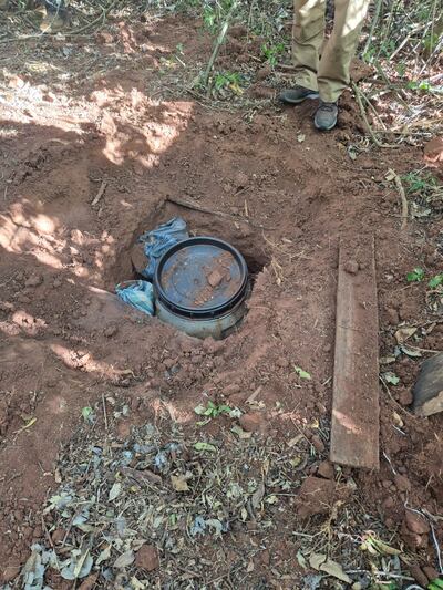 Encuentran caleta en zona de busqueda de Felix Urbieta en Horqueta
De Ivan Leguizamon <ileguizamon@abc.com.py>
Destinatario Fotografia ABC Color <foto@abc.com.py>
Responder a ileguizamon@abc.com.py
Fecha 24-03-2025