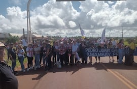Docentes de Pedro Juan Caballero, durante el cierre de la Ruta PY05.