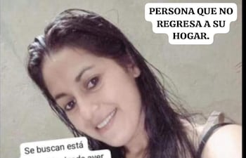 Mujer sonriente con cabello oscuro, rodeada de texto que informa su desaparición y un número de contacto.