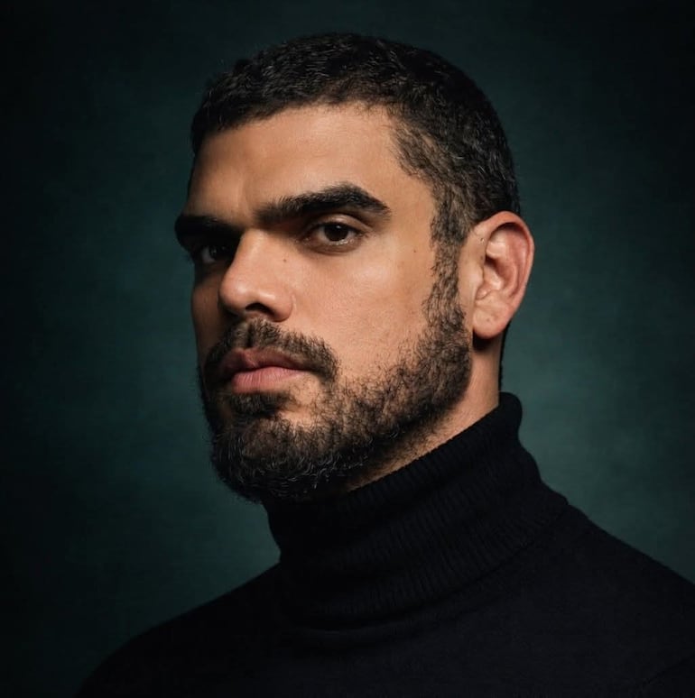Rodrigo Duarte, uno de los expositores de Mosaicos de la Memoria en el Ateneo Paraguayo.