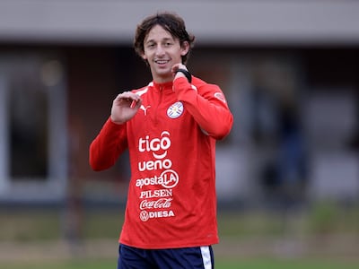 El mediocampista Matías Galarza durante el entrenamiento en el Centro de Alto Rendimiento de Ypané, apuntando al Mundial 2026.
