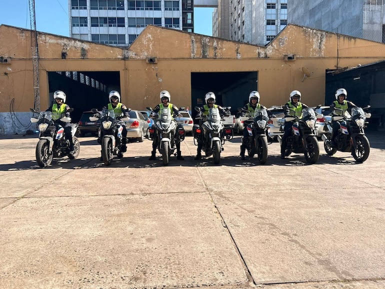 La Policía Motorizada, otrora en su sede de Sajonia. Familiares de este grupo repudiarían el traslado con junto a los Linces bajo el puente Héroes del Chaco.