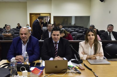 Archivo de enero de 2025. Miguel Robles (primero izq.) a minutos de escuchar su sentencia a 10 años de prisión.