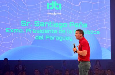 Siendo presidente de la República, en 2024  Santiago Peña viajó como conferencista de  itti (el logo está arriba de su nombre y cargo),   a la Singularity University,  de Silicon Valley, Estados Unidos.