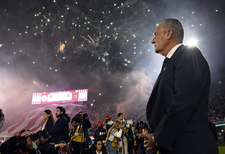 El entrenador argentino Gustavo Alfaro fue clave en el renacer albirrojo