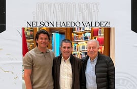 Nelson Haedo Valdez junto a Horacio Cartes y Rubén Di Tore.
