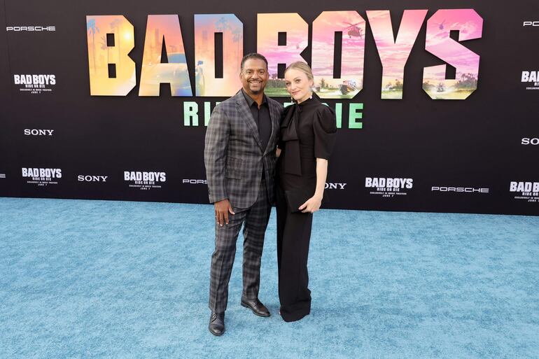 Alfonso Ribeiro y Angela Unkrich llegaron juntitos a la premier de "Bad Boys: Ride or Die" en el TCL Chinese Theatre. (Kevin Winter/Getty Images/AFP)
