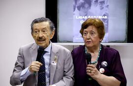 Martín Almada y María Stella Cáceres, activistas por los Derechos Humanos. EFE/Nathalia Aguilar (archivo del 22/12/2022)