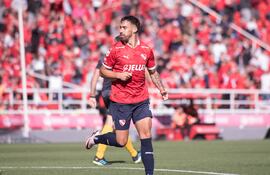 El paraguayo Gabriel Ávalos, futbolista de Independiente de Avellaneda, celebra un gol en el partido frente a Central Córdoba por la fecha 25 de la Liga Profesional de Argentina.