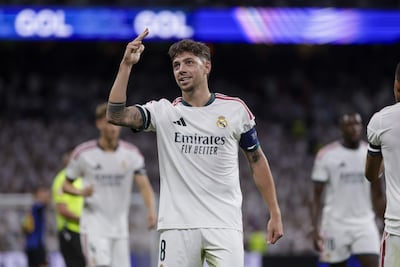 El uruguayo Federico Valverde, futbolista de Real Madrid, celebra un gol en el partido frente a Inter de Milán por la fecha 1 de la Fase Liga de la Champions League en el estadio Santiago Bernanéu, en Madrid, España.