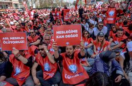 Manifestación de profesores para exigir protección a las escuelas en Turquía.