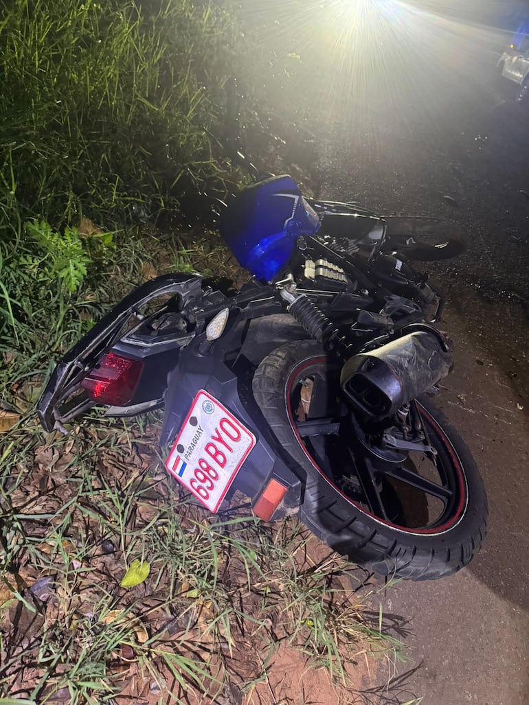 Agentes de la comisaría 20° Central fueron alertados del hecho y cuando llegaron al sitio el motociclista ya estaba muerto, señalaron.