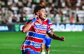 El delantero paraguayo, Adam Fernando Bareiro Gamarra (29 años), quien será oficializado como nuevo jugador de Boca Juniors.