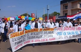 En el tercer día de huelga de los trabajadores de blanco, continúa la movilización en el departamento de San Pedro con una alta participación de médicos, funcionarios de salud y estudiantes de Medicina.