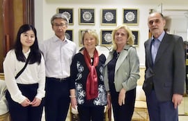 Misato Arai, Takahiro Nozuki, Adita González de Heisecke, Laura Gubetich de Martínez y Horacio Guimaraens.