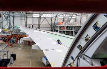 Imagen de referencia del ala de un avión.