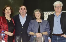 Mary Monte de López Moreira, doctora en Historia por la Universidad Nacional de Asunción, e investigadora; Alfredo Boccia Paz, Line Bareiro y Juan Carlos Yuste, director de Diakonía Paraguay.