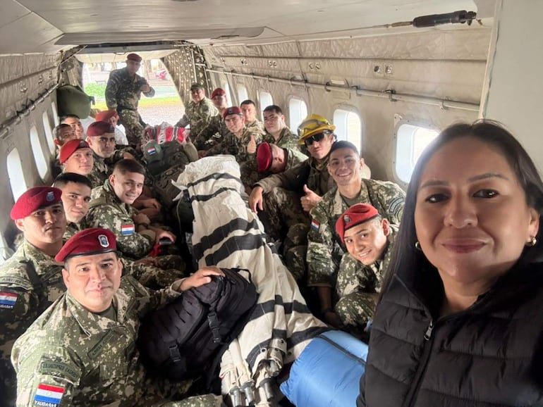 A bordo de un CASA 212, el equipo SAR despega hacia el Chaco para sumarse al rastreo del niño