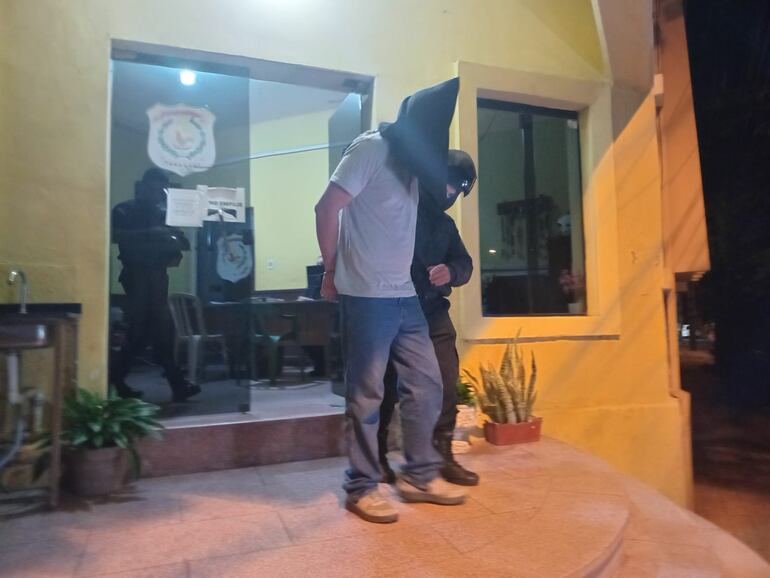 Enojado tras ser expulsado, utilizó camionetas y a un reciclador para amenazar a un guardia