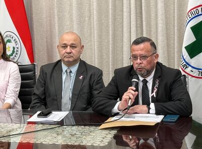 José Ortellado, viceministro de Salud y Osvaldo Brítez, director de Finanzas del Ministerio de Salud.