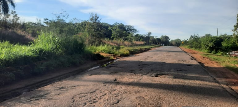 Cada bache en la ruta Tobatí–Arroyos y Esteros refleja años de olvido por parte de las autoridades.