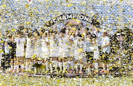 Festejo de las integrantes de Naegohyang FC de Corea del Norte por la obtención del título de la Liga de Campeones Femenina de la Confederación Asiática de Fútbol (AFC), al vencer por 1-0 al Verdy Beleza de Tokio, en Corea del Sur.