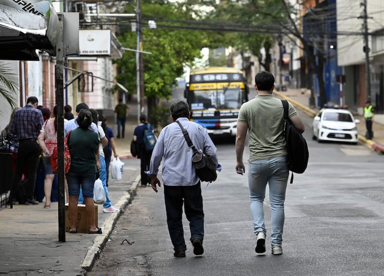 El sistema arrastra años de buses insuficientes, unidades deterioradas y recorridos incumplidos.