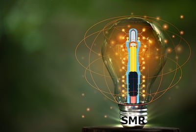 Representación de un generador de energía eléctrica tipo SMR, con diseño moderno y compacto, sobre fondo neutro.