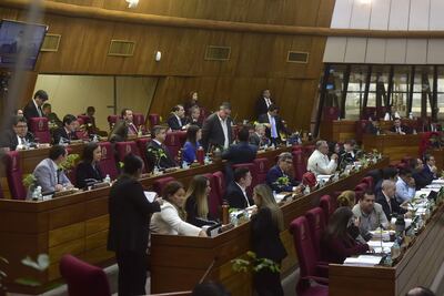 En Diputados, el cartismo obtuvo lealtades a cambio de contratos para parientes y otros beneficios.