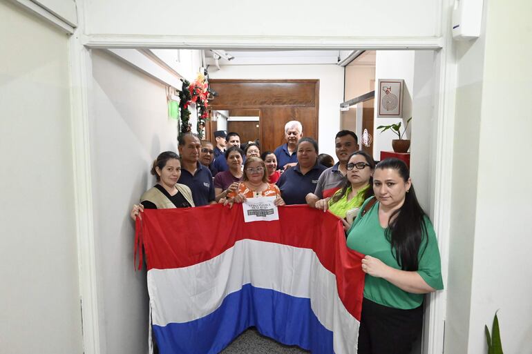 Enfermeras del IPS buscaron reunirse ayer con el presidente del IPS, Jorge Brítez, pero no fueron recibidas. 