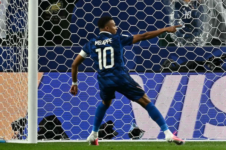 El delantero de Francia Kylian Mbappé celebra tras anotar el segundo gol de su equipo durante el partido de fútbol del Grupo I de la Copa del Mundo 2026 entre Francia e Irak en el Philadelphia Stadium en Filadelfia.