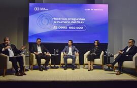 Conversatorio sobre los desafíos del grado de inversión, realizado este miércoles por el Club de Ejecutivos.